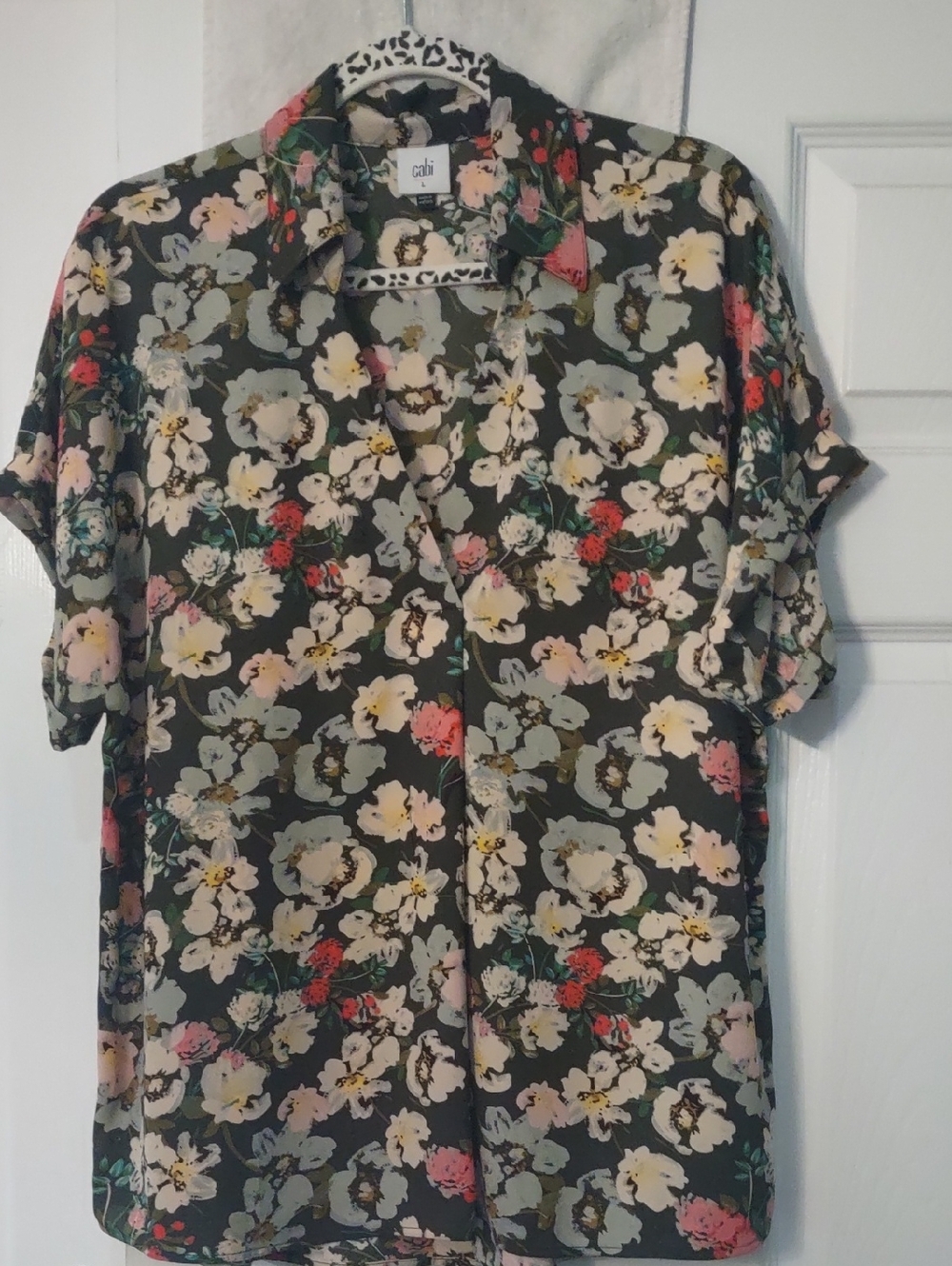 cabi Olive Green Floral Short Sleeve Button-Down Shirt